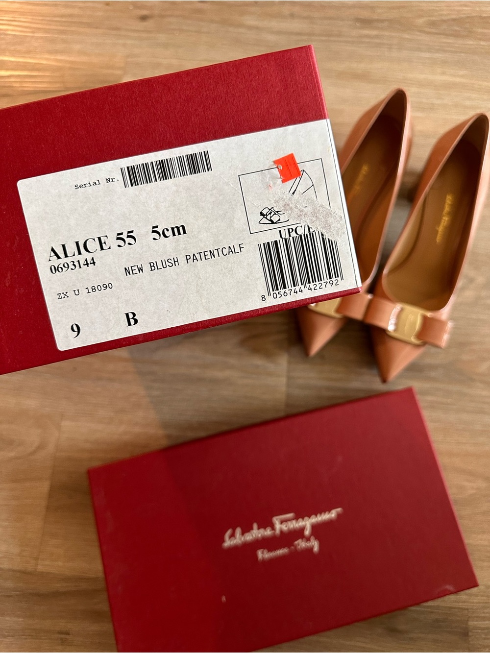NEW Salvatore Ferragamo Pink Vara Bow Pointed-Toe Pumps - Picture 2 of 7